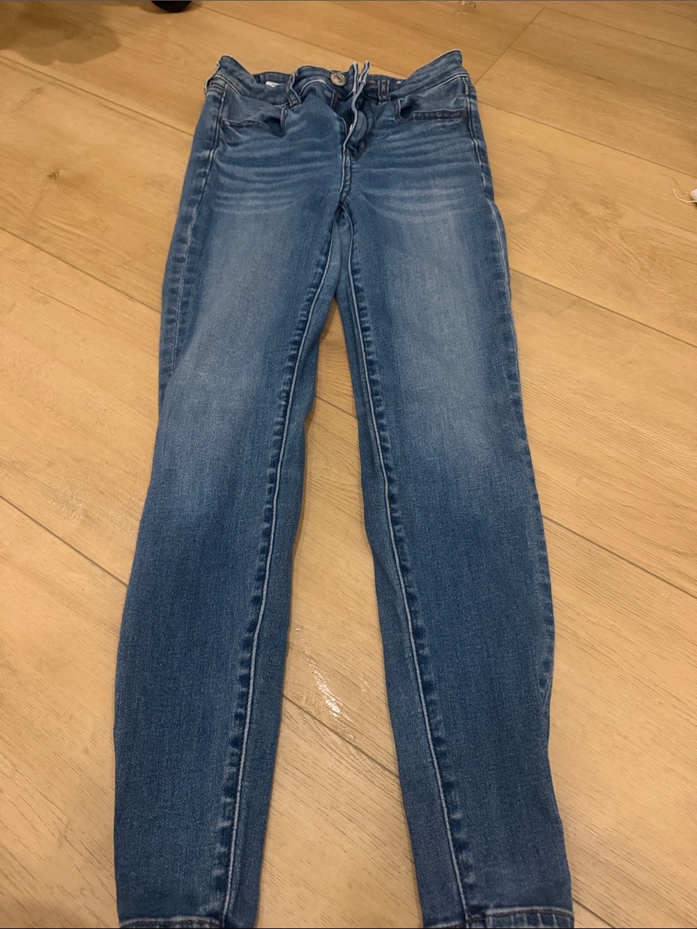 American Eagle Outfitters Women's Skinny Jeans in Medium Blue Wash